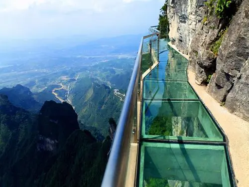 cliff glass walkway in zhangjiajie tour package 